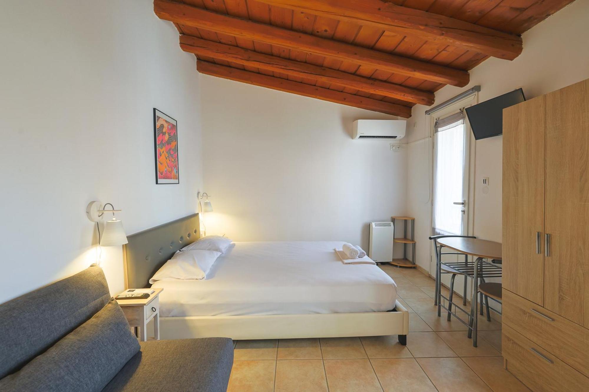 Stenaki - Apartments In Aegina Town Exterior photo