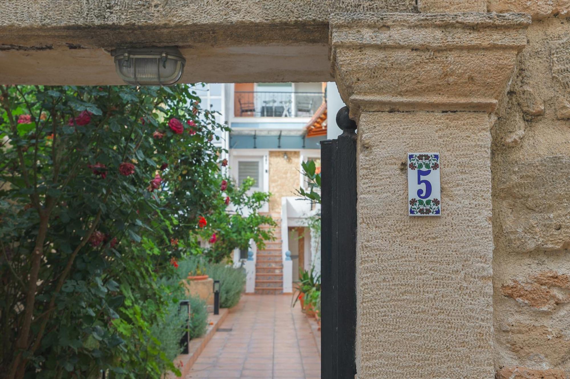 Stenaki - Apartments In Aegina Town Exterior photo